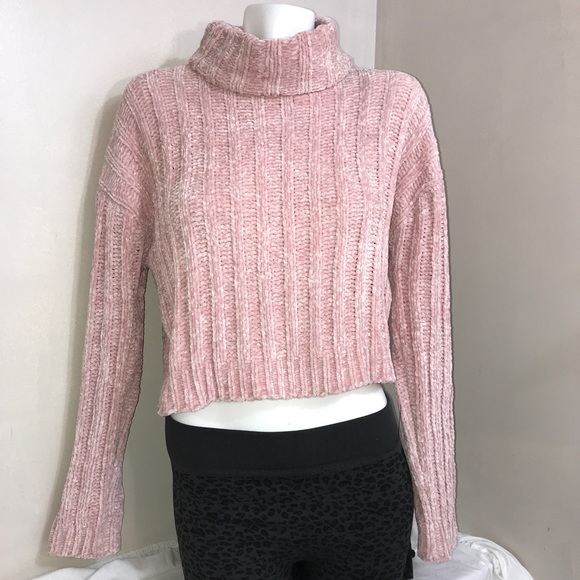 Urban Heritage BabyPink Cable Knit Cropped Sweater - Picture 4 of 13